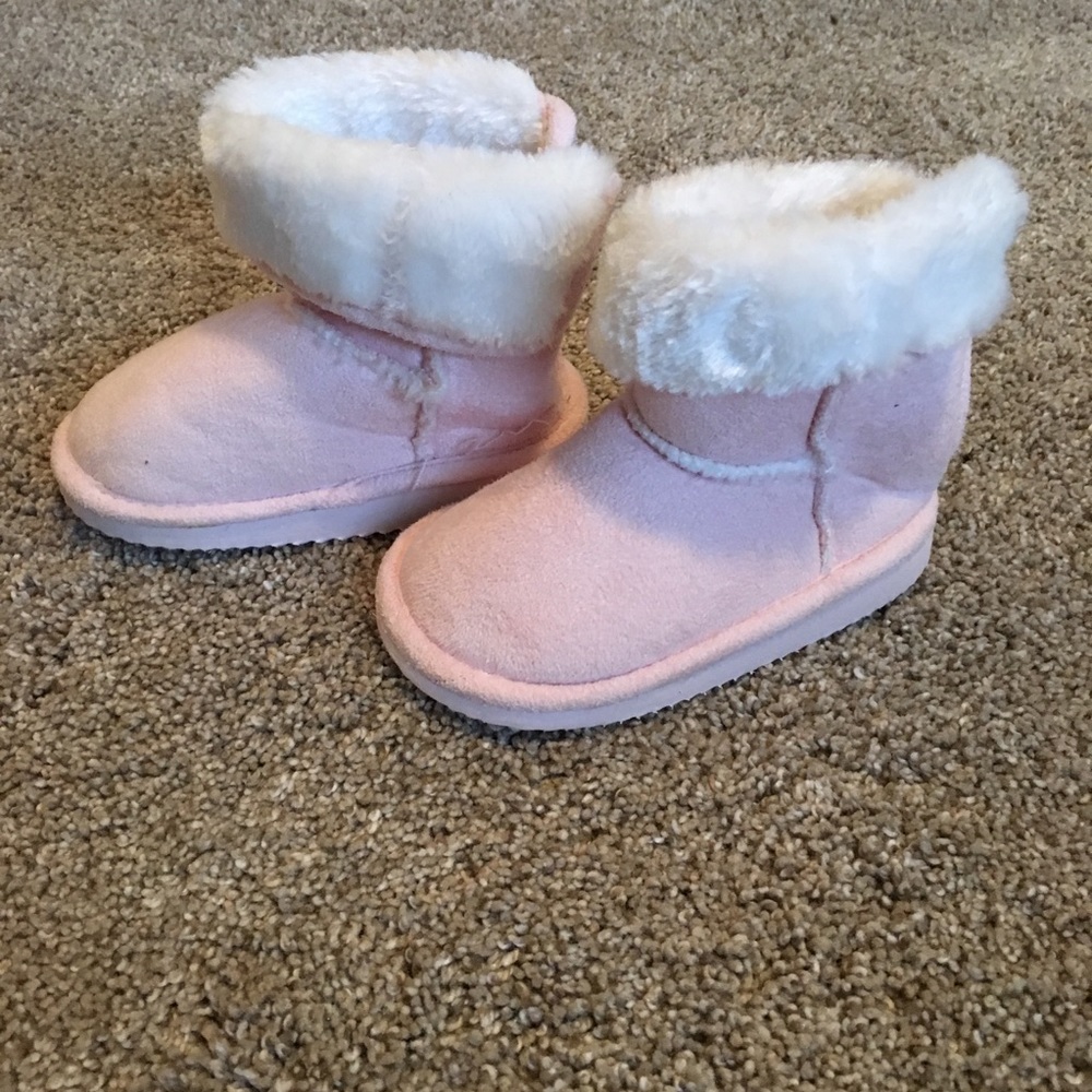 HOST PICK!! NWOT! H&M pink booties in an UGG style